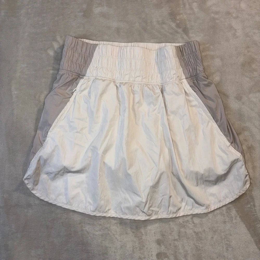 Yogalicious Radiant Color Block Bailey Skort Cream Taupe Smocked Waist Small
